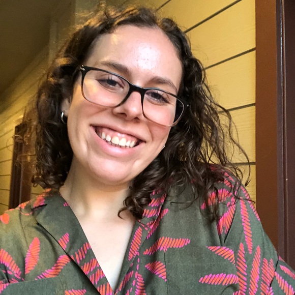 Meet your Posher, Leah - Picture 1 of 1